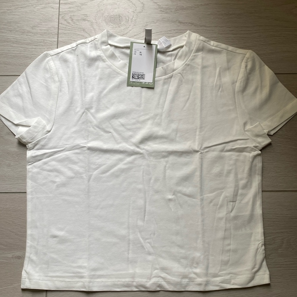 Brand New H&M t-shirts (run small)